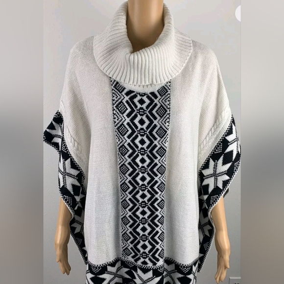 Black Rivet Cowl Neck ❄️ Poncho - Picture 3 of 12